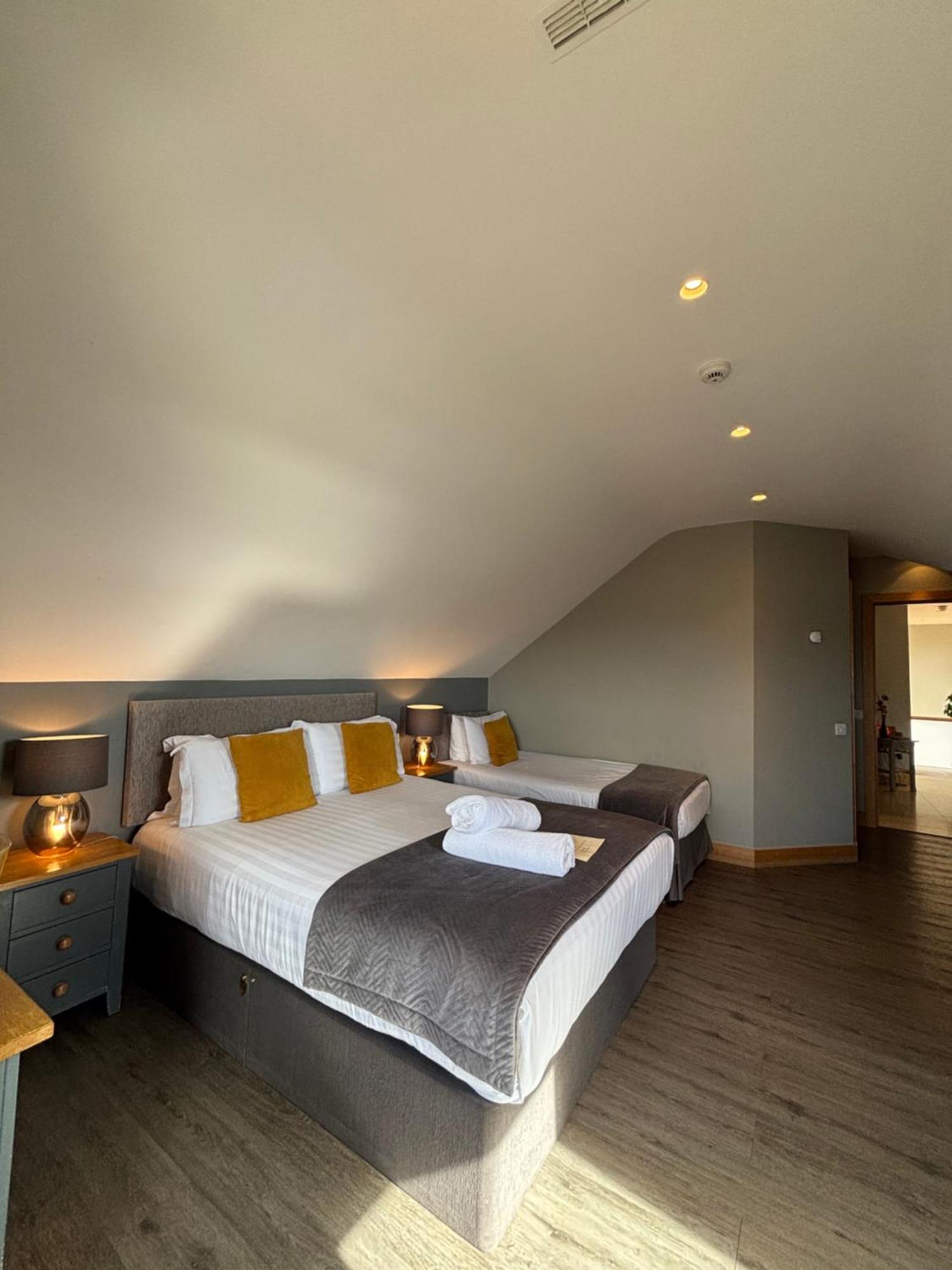 Fab View (Adults Only) Hotel Dingle Bagian luar foto